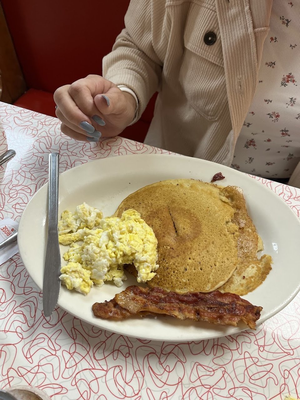 Simple menu layout with breakfast and lunch items.